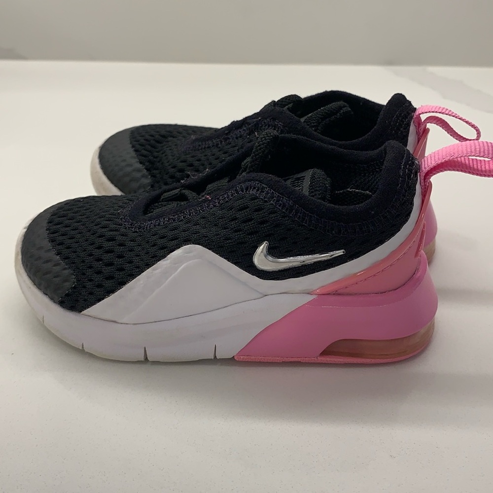 Air Max Nike Very Light Soft Flexible Sneakers sz 5 good condition